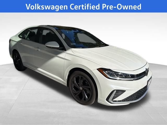 Certified 2025 Volkswagen Jetta SE image 11