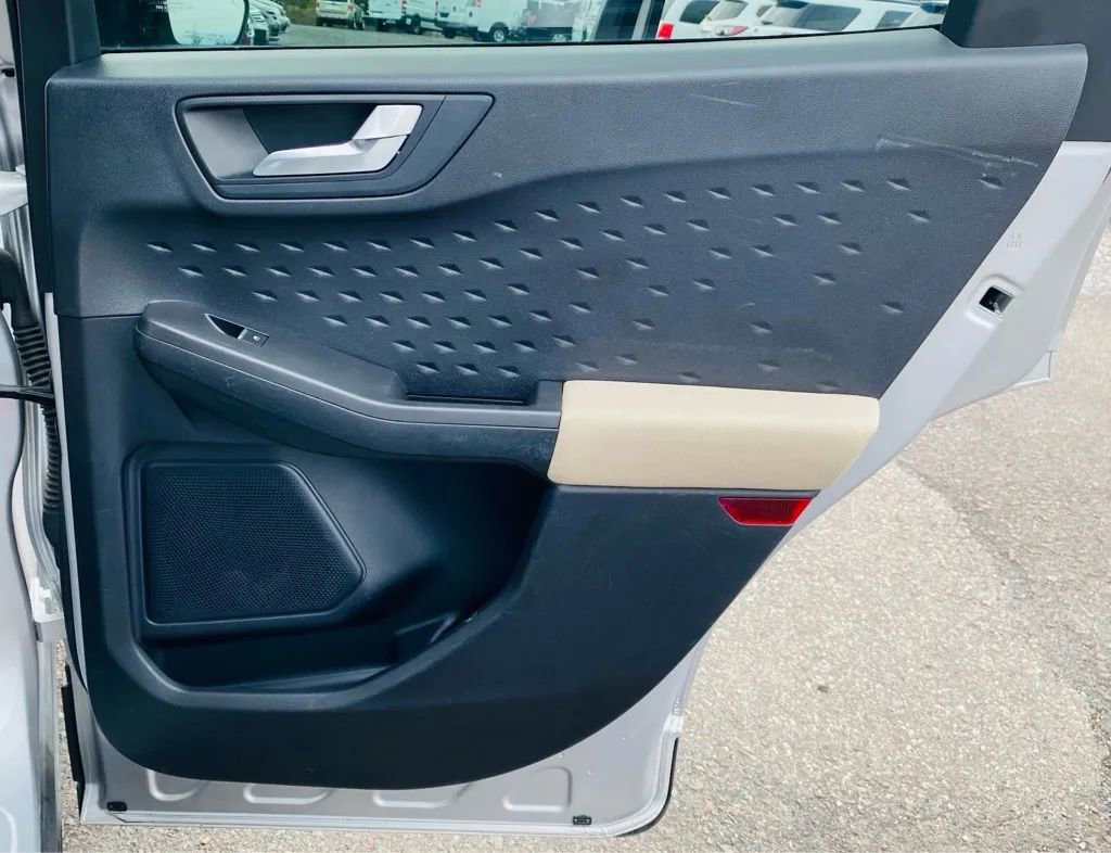 Used 2020 Ford Escape SE image 33