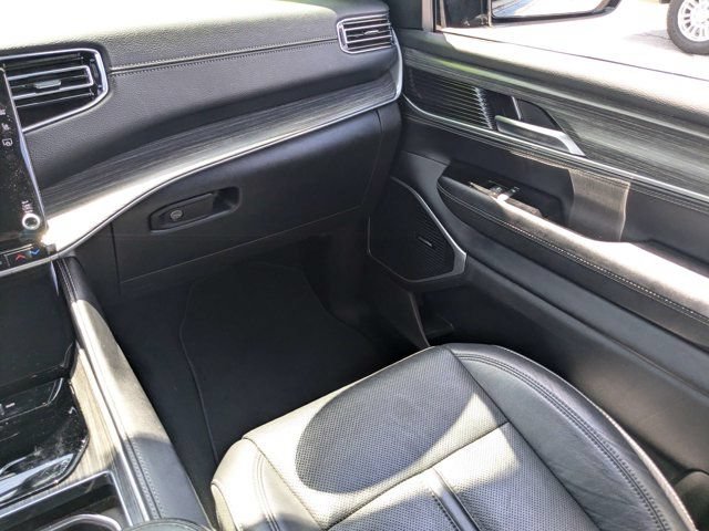 Used 2024 Jeep Wagoneer Series II w/ Flexible Seating Group RWD image 16