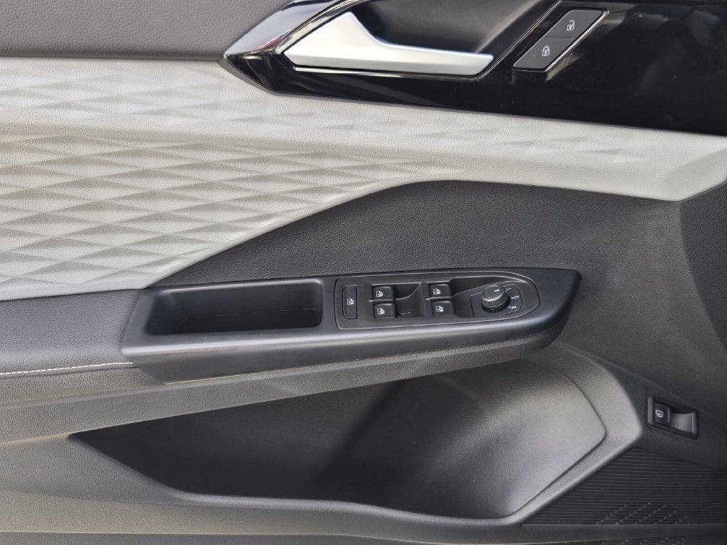 Certified 2024 Volkswagen Taos S FWD image 26