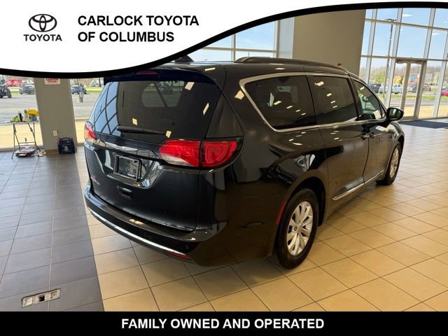 Used 2017 Chrysler Pacifica Touring-L image 7