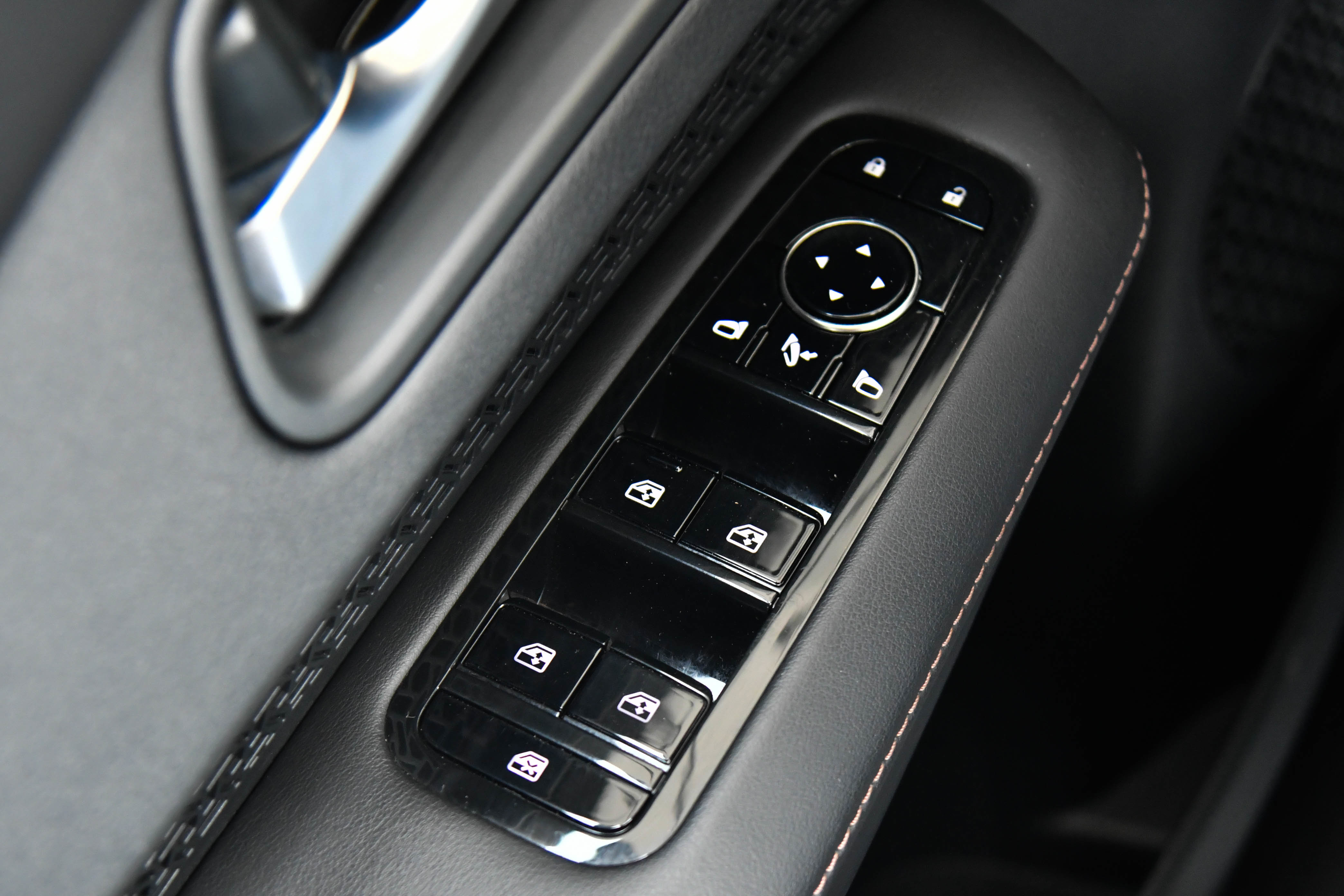 Used 2024 Nissan Ariya FWD image 41