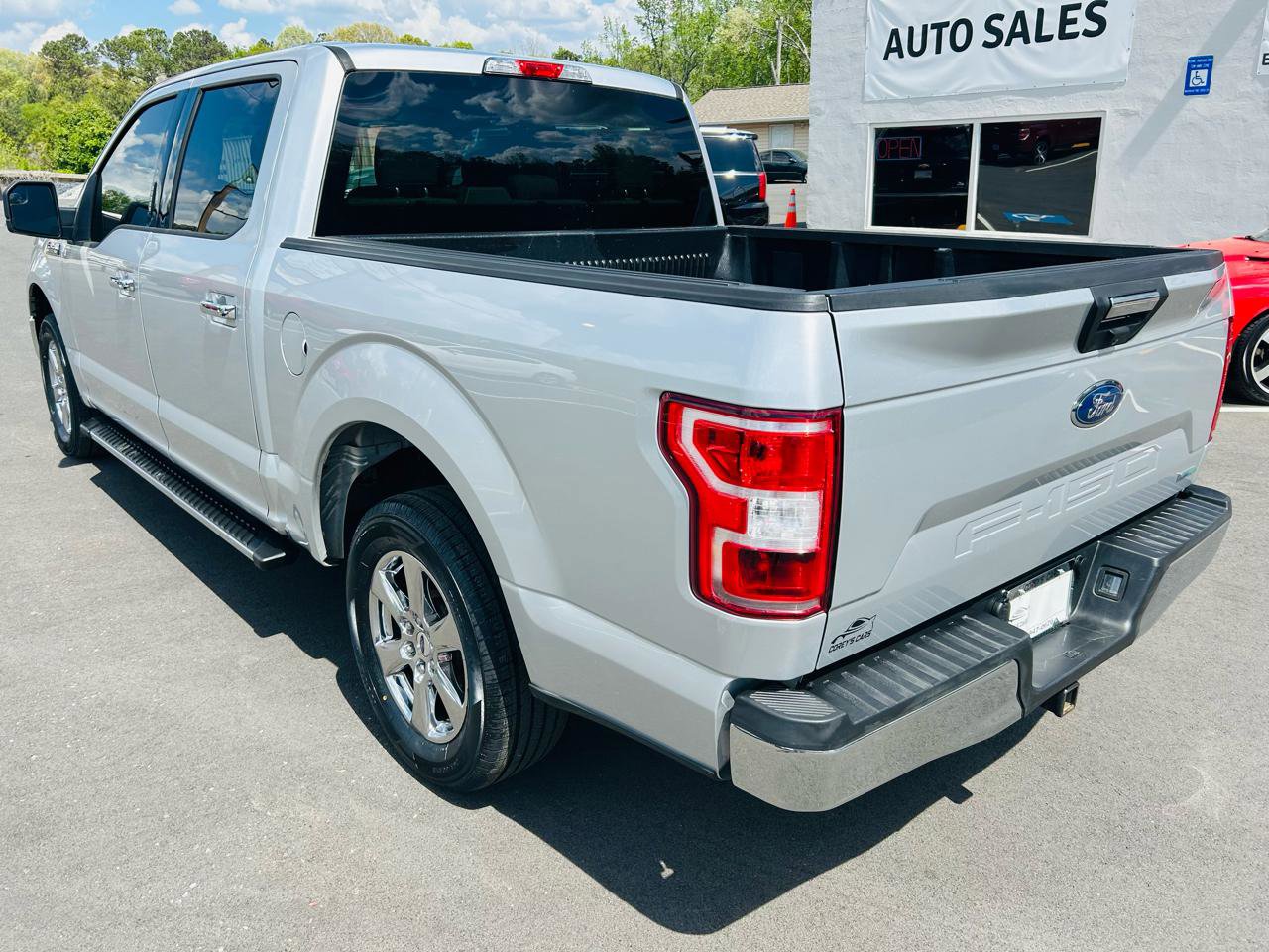 Used 2018 Ford F150 XLT w/ Equipment Group 301A Mid RWD image 3