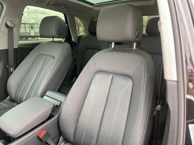 Used 2023 Audi Q5 2.0T Premium w/ Convenience Package image 11