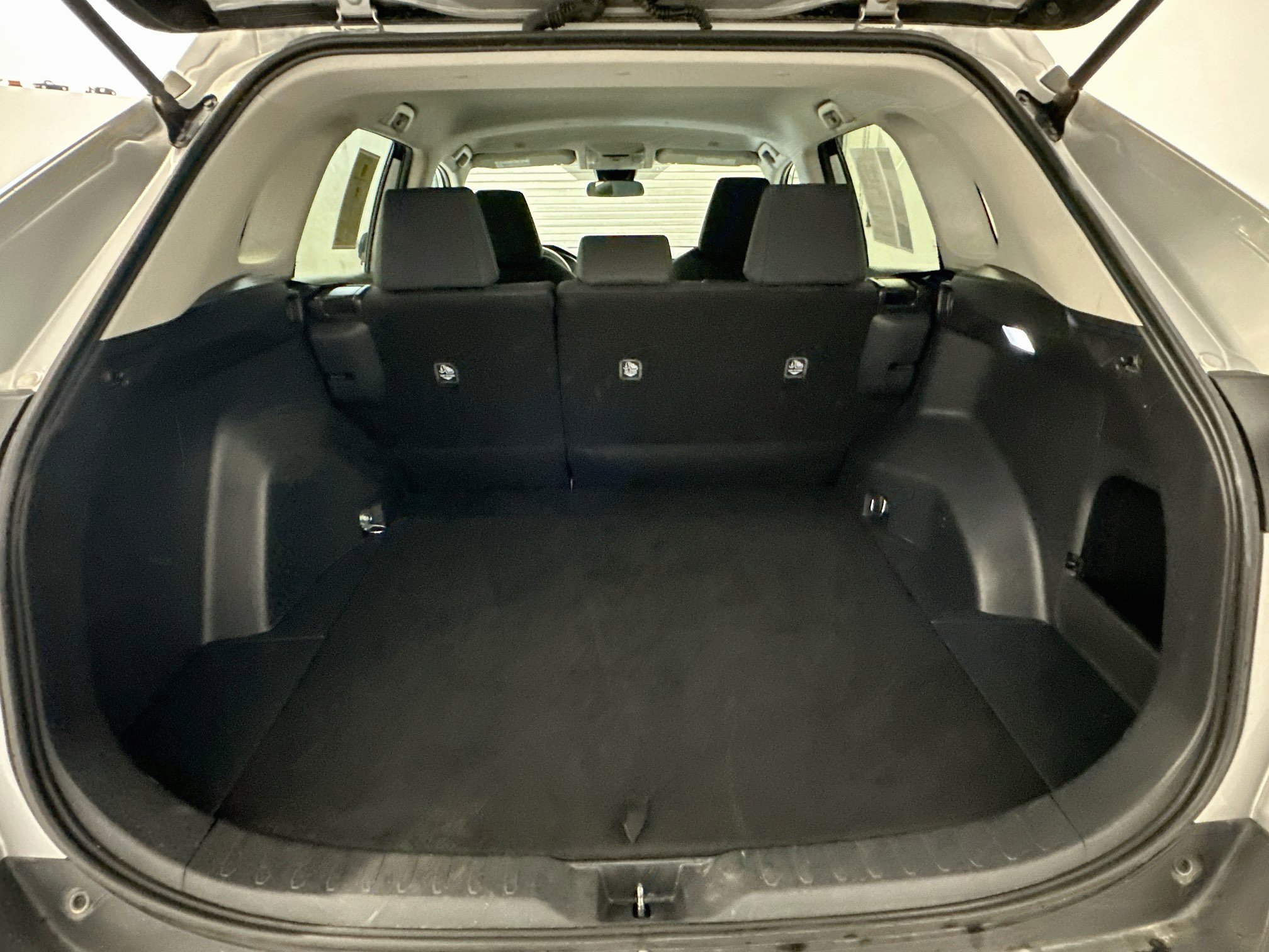 Used 2024 Toyota RAV4 LE AWD/4WD image 30