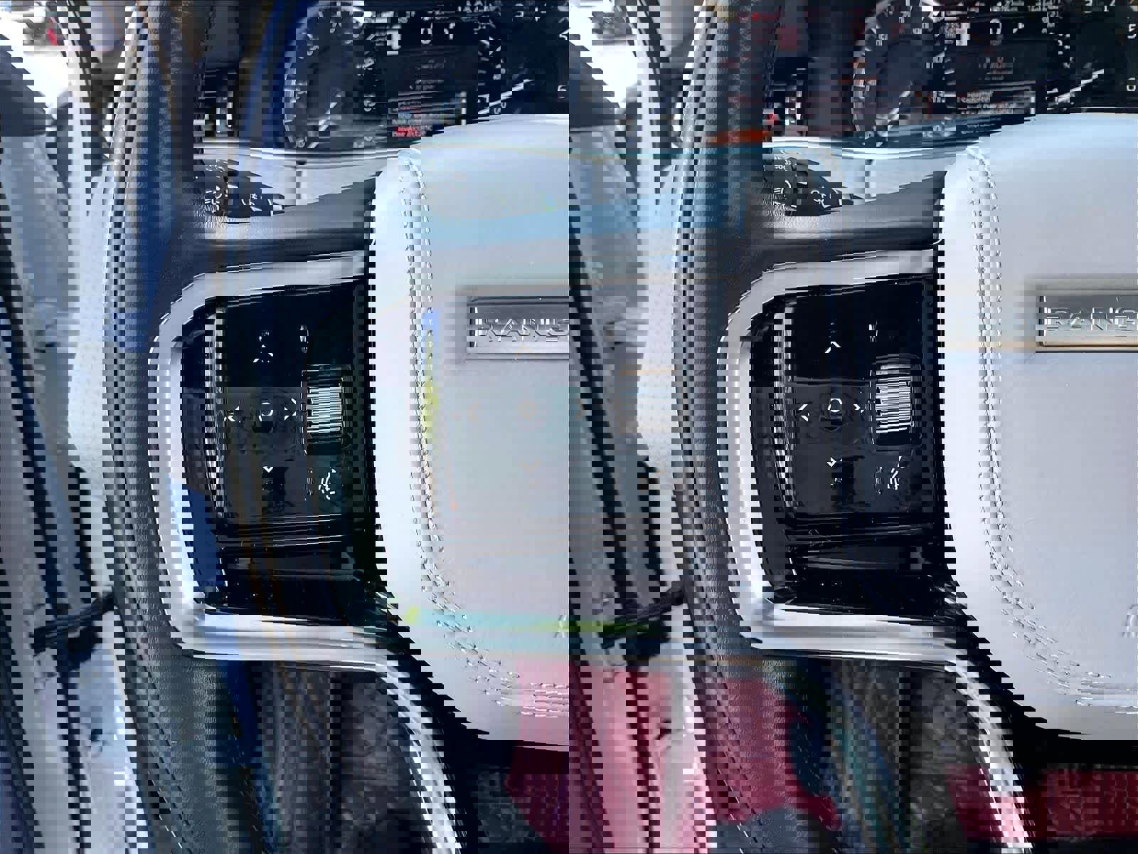 Used 2023 Land Rover Range Rover Evoque S image 19