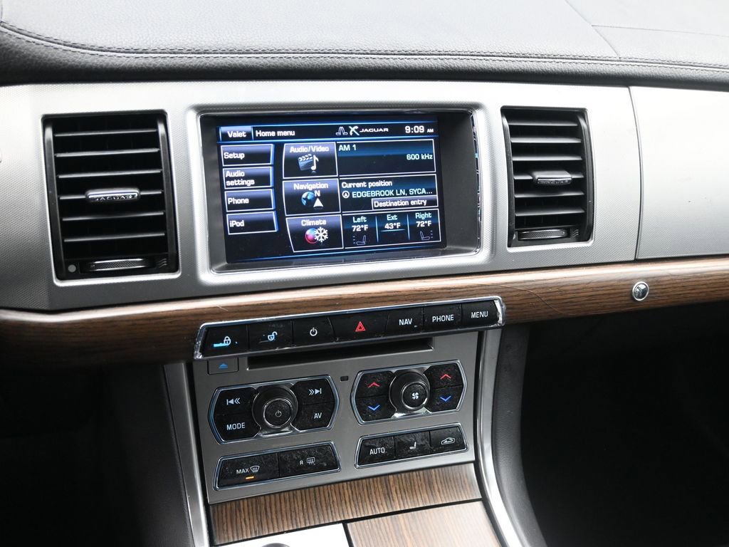 Used 2015 Jaguar XF Premium image 11