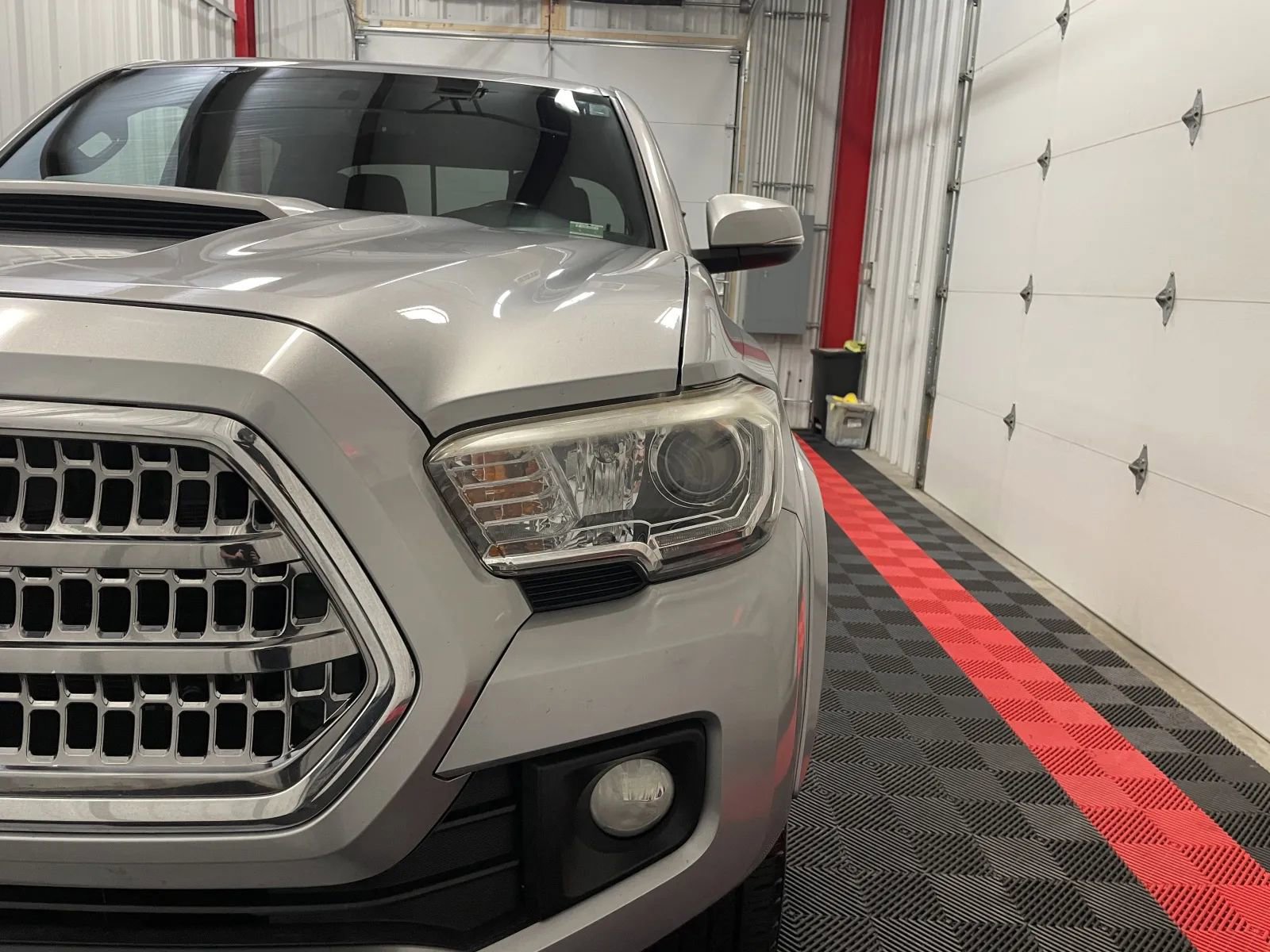 Used 2017 Toyota Tacoma TRD Sport w/ Tow Package (A/T) AWD/4WD image 7