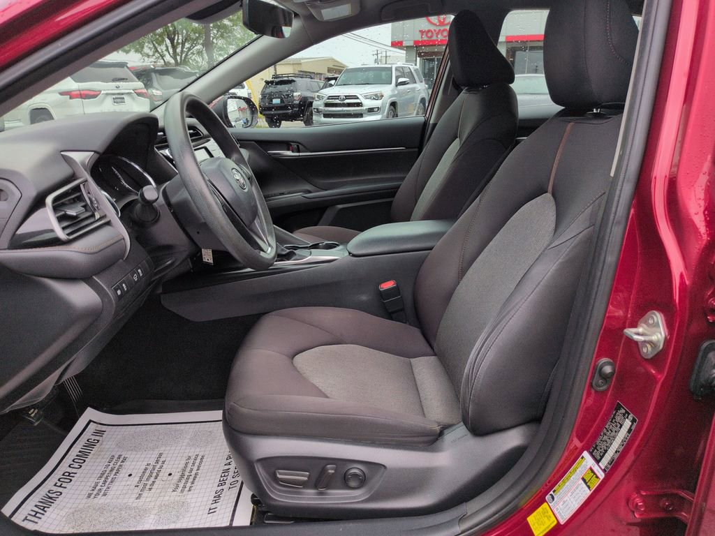 Used 2020 Toyota Camry LE FWD image 9