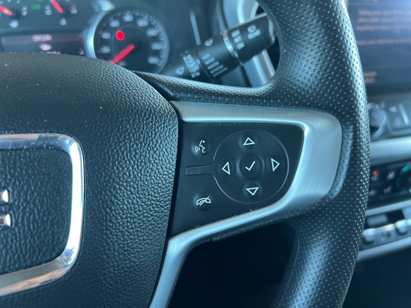 Used 2023 GMC Acadia SLE w/ Driver Convenience Package image 19