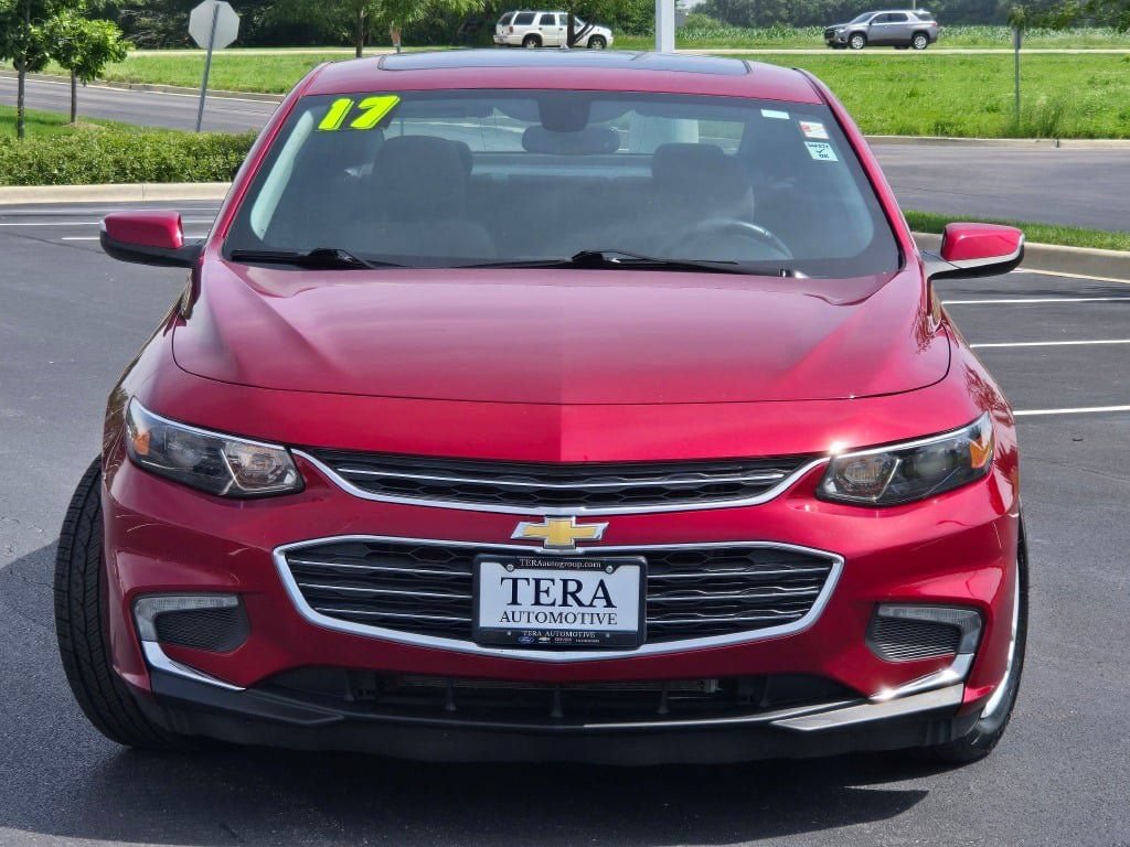 Used 2017 Chevrolet Malibu LT FWD image 3