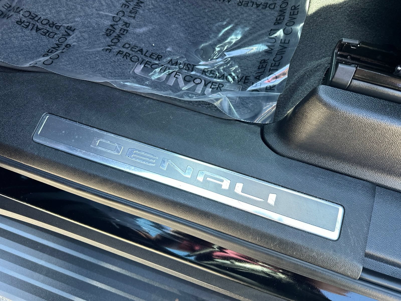 Used 2023 GMC Yukon Denali AWD/4WD image 18