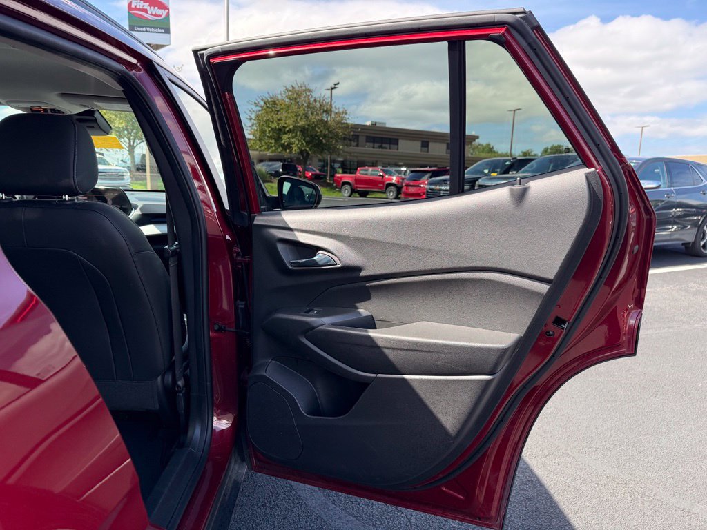Used 2025 Chevrolet Trax LT FWD image 22