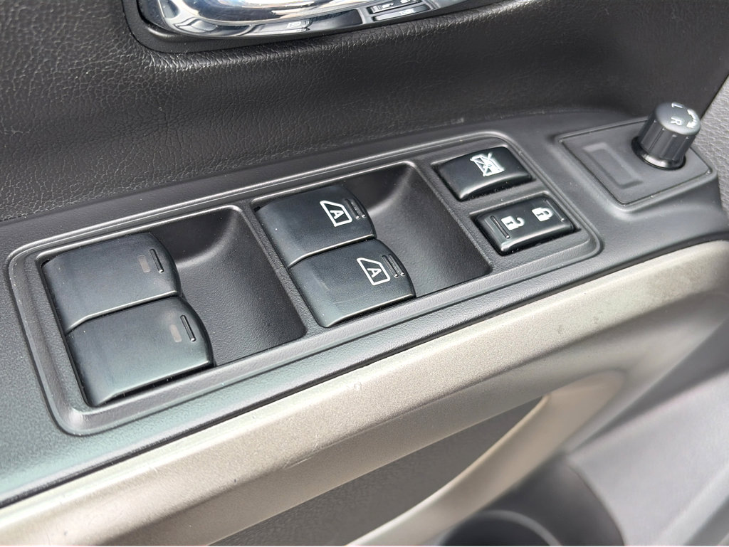 Used 2015 Nissan Armada SV image 28