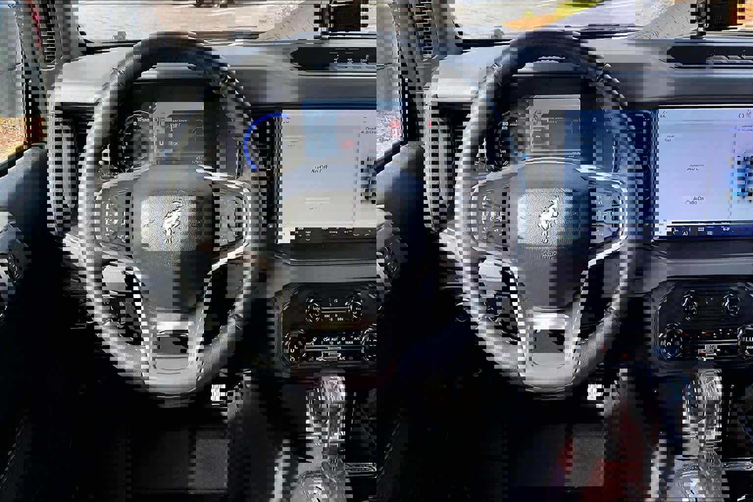 Used 2024 Ford Bronco Black Diamond image 6