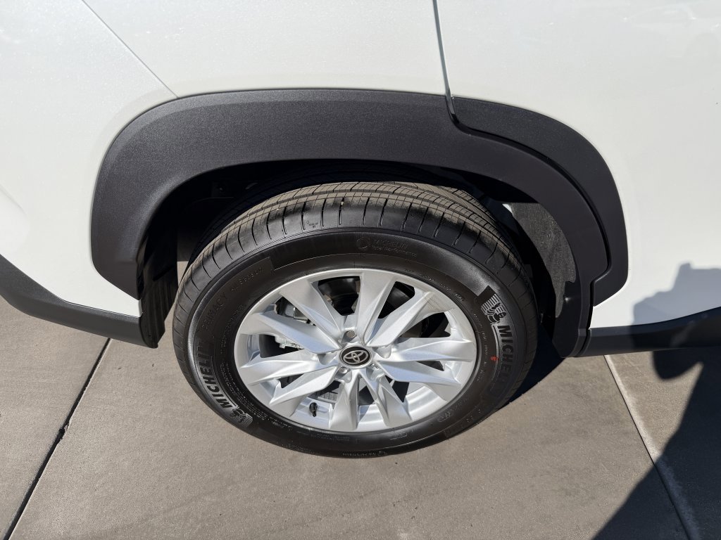 Used 2026 Toyota Corolla Cross LE image 14