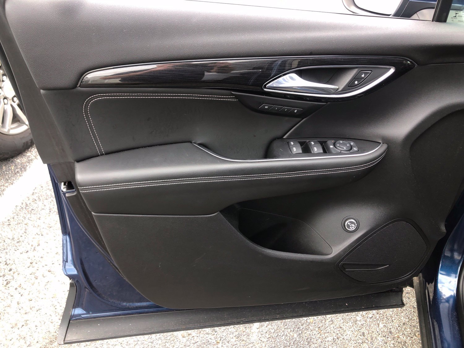 Used 2023 Buick Envision Essence AWD/4WD image 12