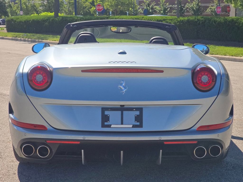 Used 2017 Ferrari California T RWD image 14