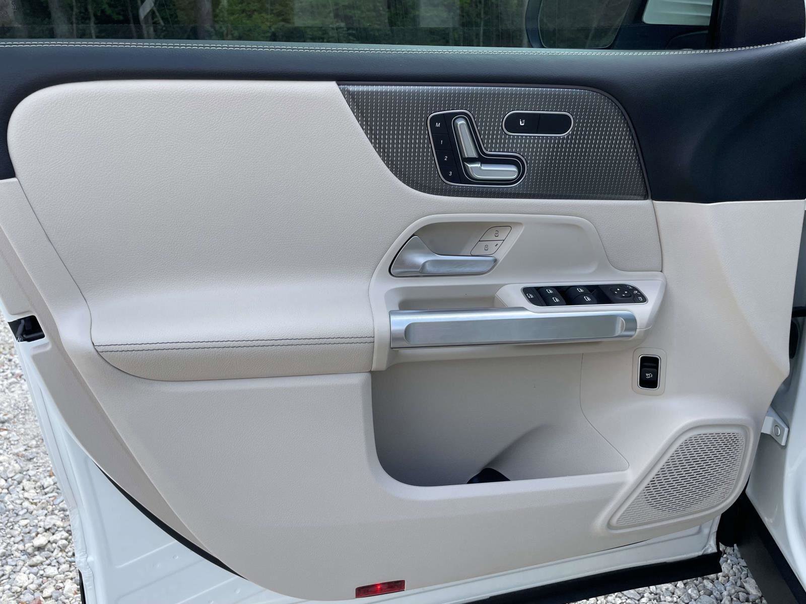 Used 2022 Mercedes-Benz GLB 250 4MATIC w/ Premium Package Lite image 5