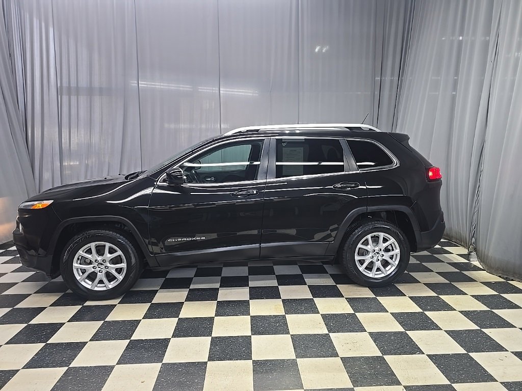 Used 2016 Jeep Cherokee Latitude w/ Cold Weather Group image 17