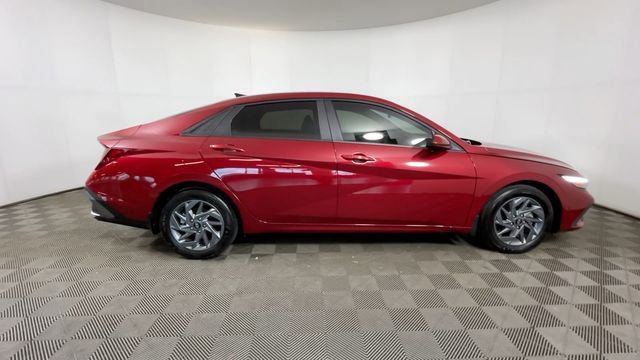 Used 2024 Hyundai Elantra SEL FWD video 3