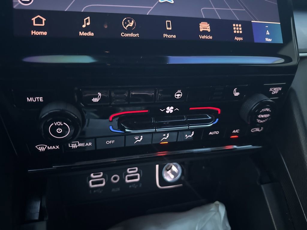 Used 2025 Jeep Grand Cherokee L Limited w/ Black Appearance Package image 10