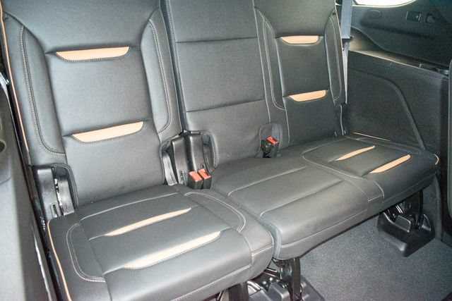 Used 2024 GMC Yukon AT4 w/ AT4 Premium Package AWD/4WD image 13