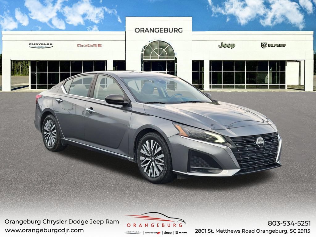 Used 2024 Nissan Altima 2.5 SV FWD image 1