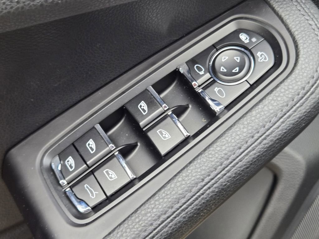 Used 2020 Porsche Macan Base image 30