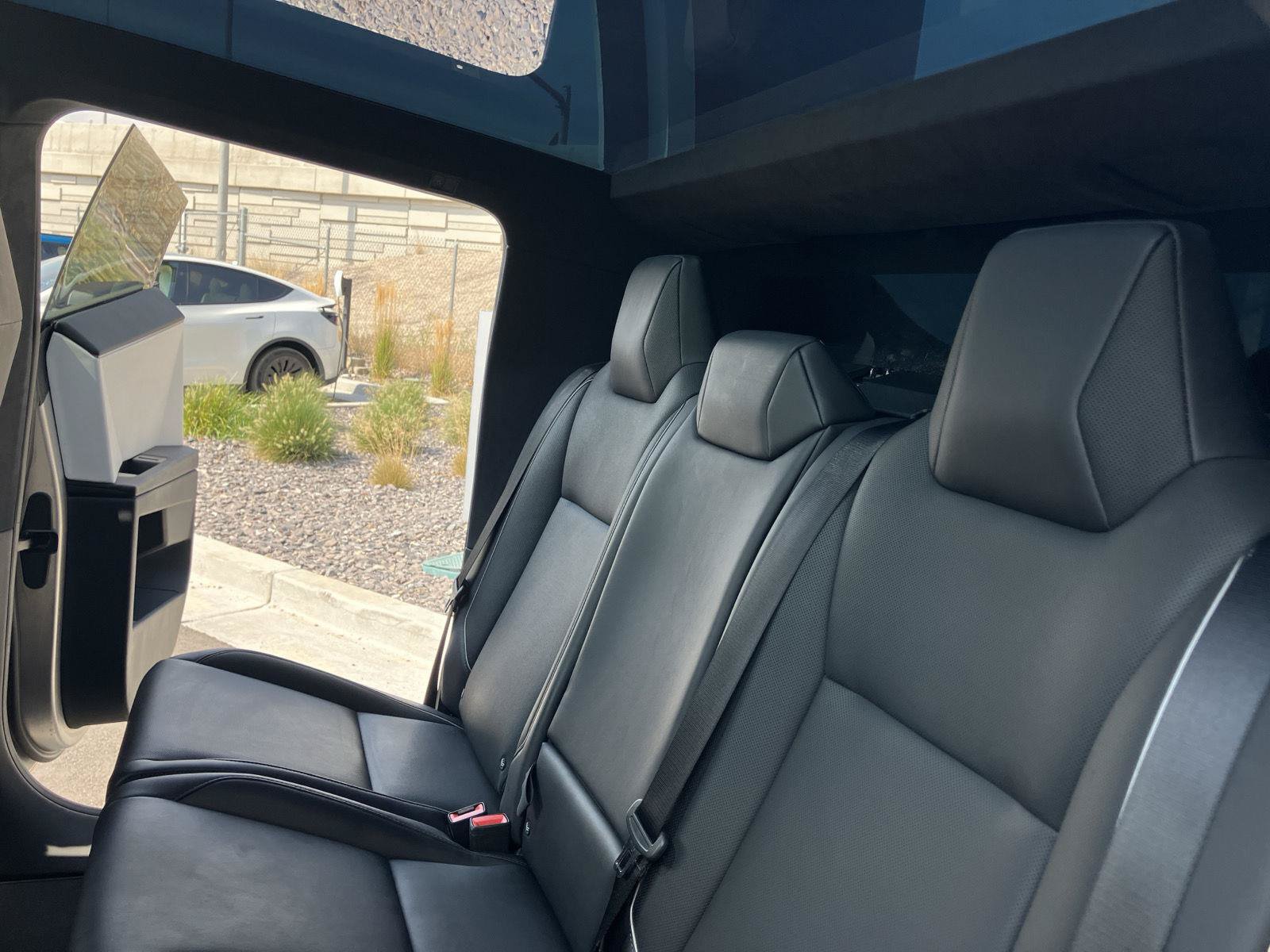 Used 2024 Tesla Cybertruck AWD Crew Cab image 18