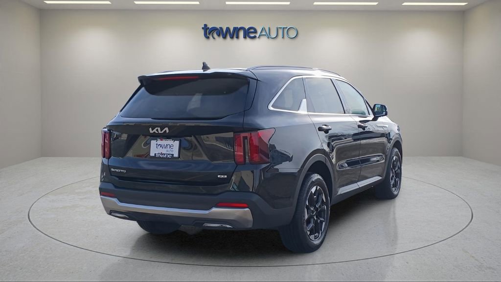 Used 2025 Kia Sorento S image 5