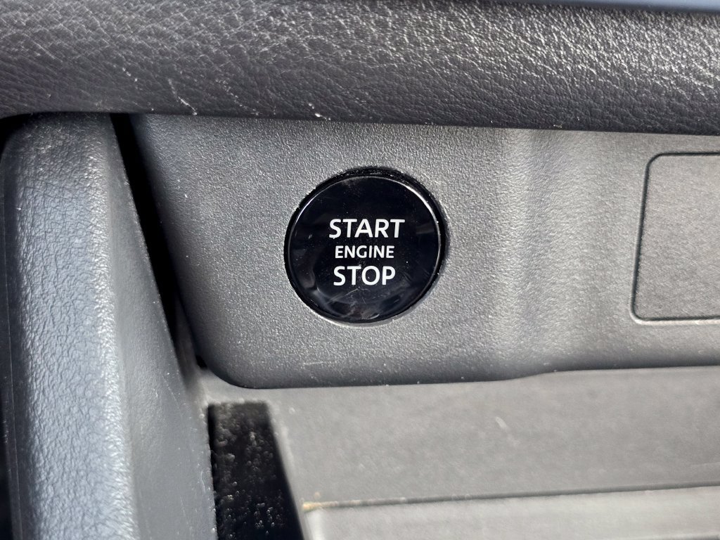Used 2025 Nissan Rogue SV FWD image 27