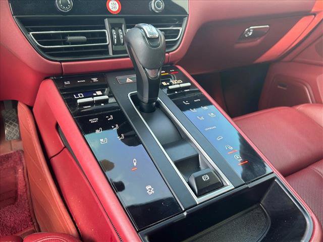 Used 2023 Porsche Macan Turbo AWD/4WD image 13