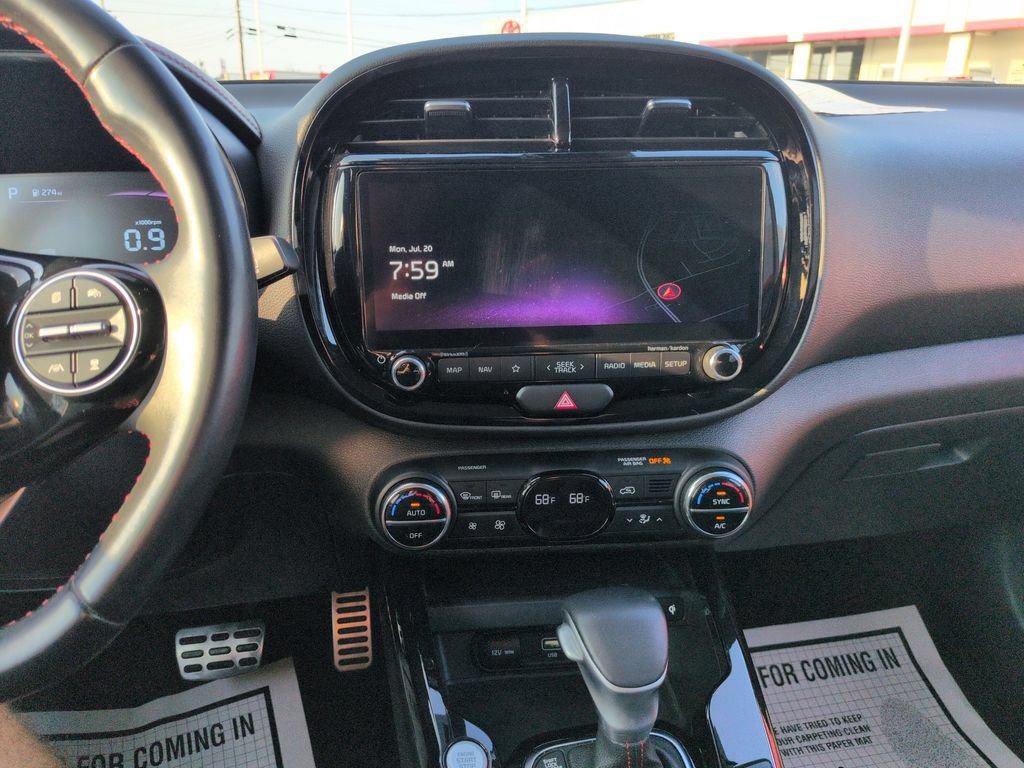 Used 2024 Kia Soul GT-Line w/ GT-Line Technology Package FWD image 17