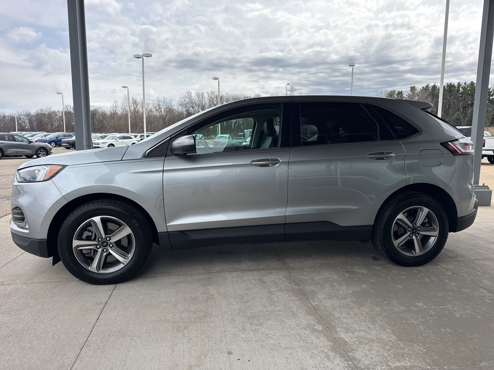 Certified 2024 Ford Edge SEL w/ Convenience Package AWD/4WD image 4
