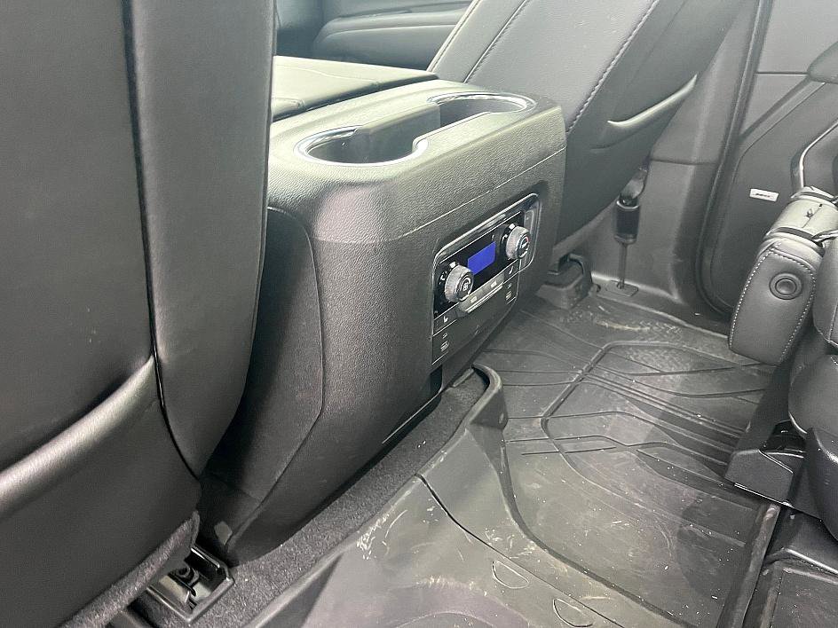 Used 2025 Chevrolet Tahoe Z71 w/ Comfort Package image 28