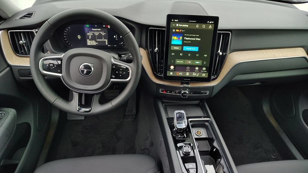 New 2026 Volvo XC60 B5 Plus w/ Climate Package AWD/4WD image 10