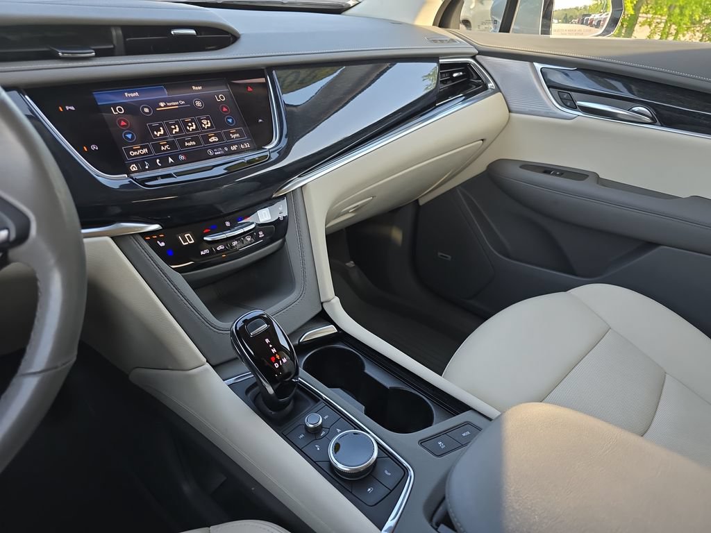 Certified 2024 Cadillac XT6 Premium Luxury w/ LPO, Floor Liner Package AWD/4WD image 24