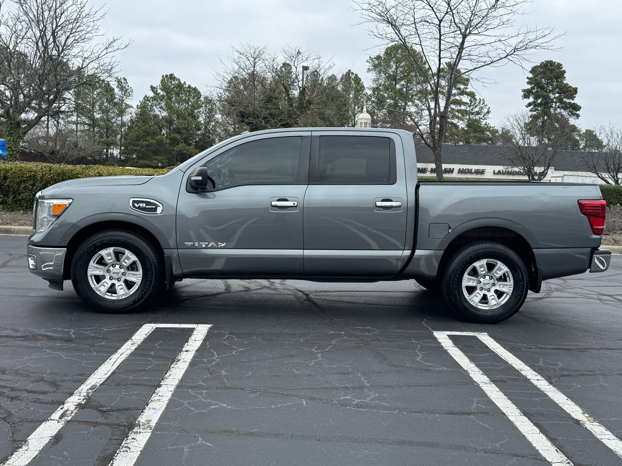 Used 2017 Nissan Titan SV image 2