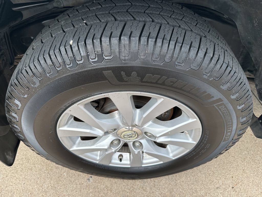 Used 2018 Toyota Land Cruiser AWD/4WD image 20