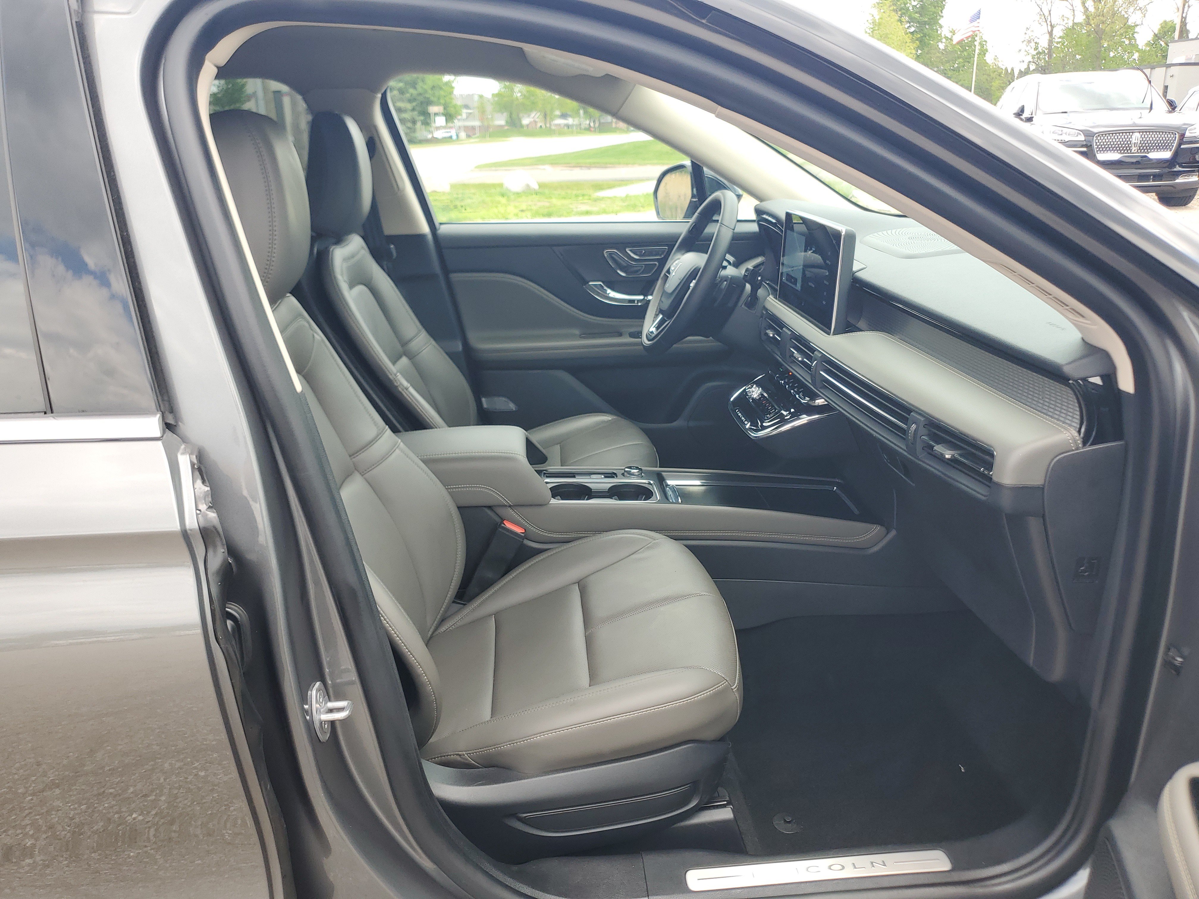 Certified 2024 Lincoln Corsair AWD w/ Equipment Group 101A image 9