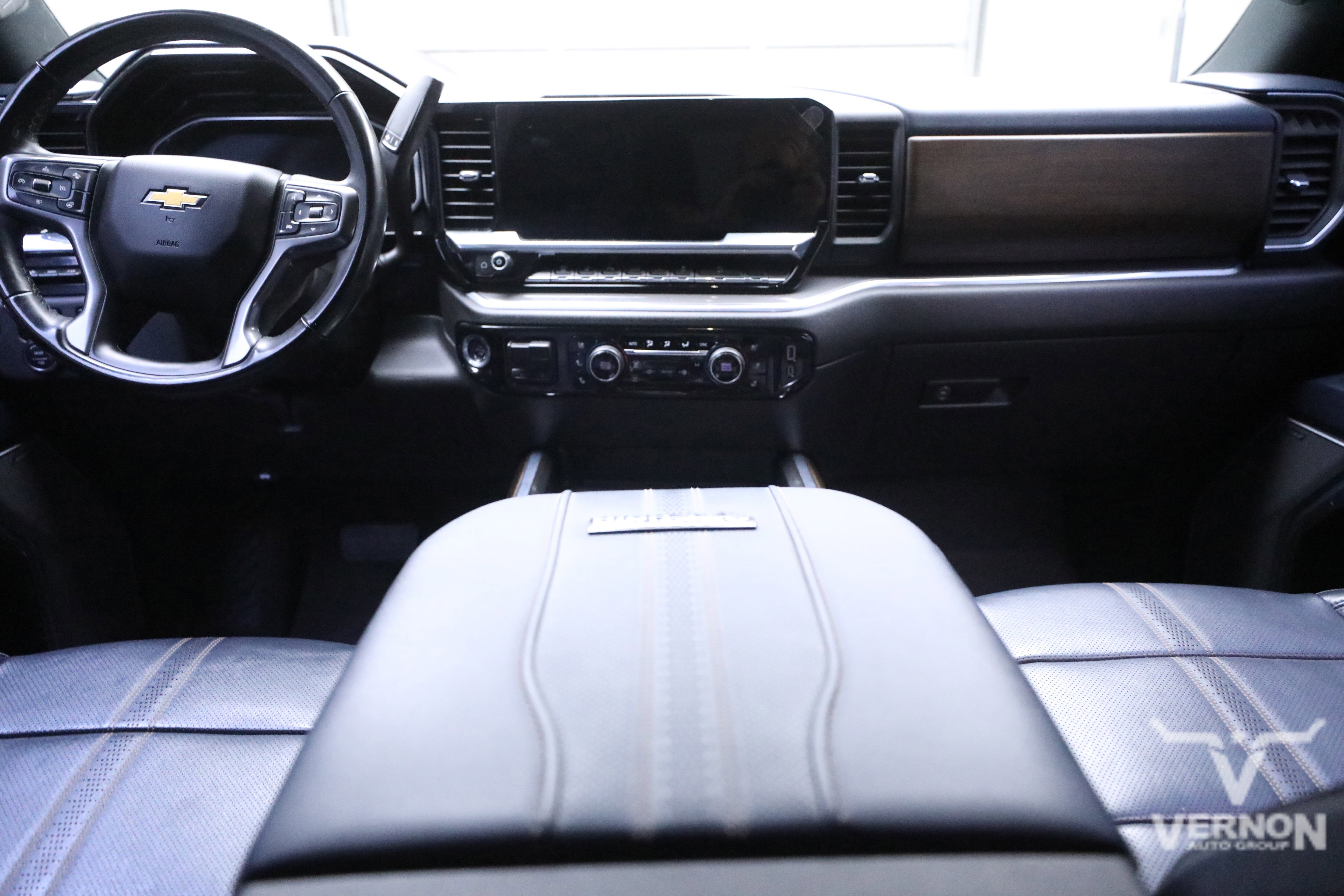 Used 2024 Chevrolet Silverado 3500 High Country w/ High Country Premium Package image 13