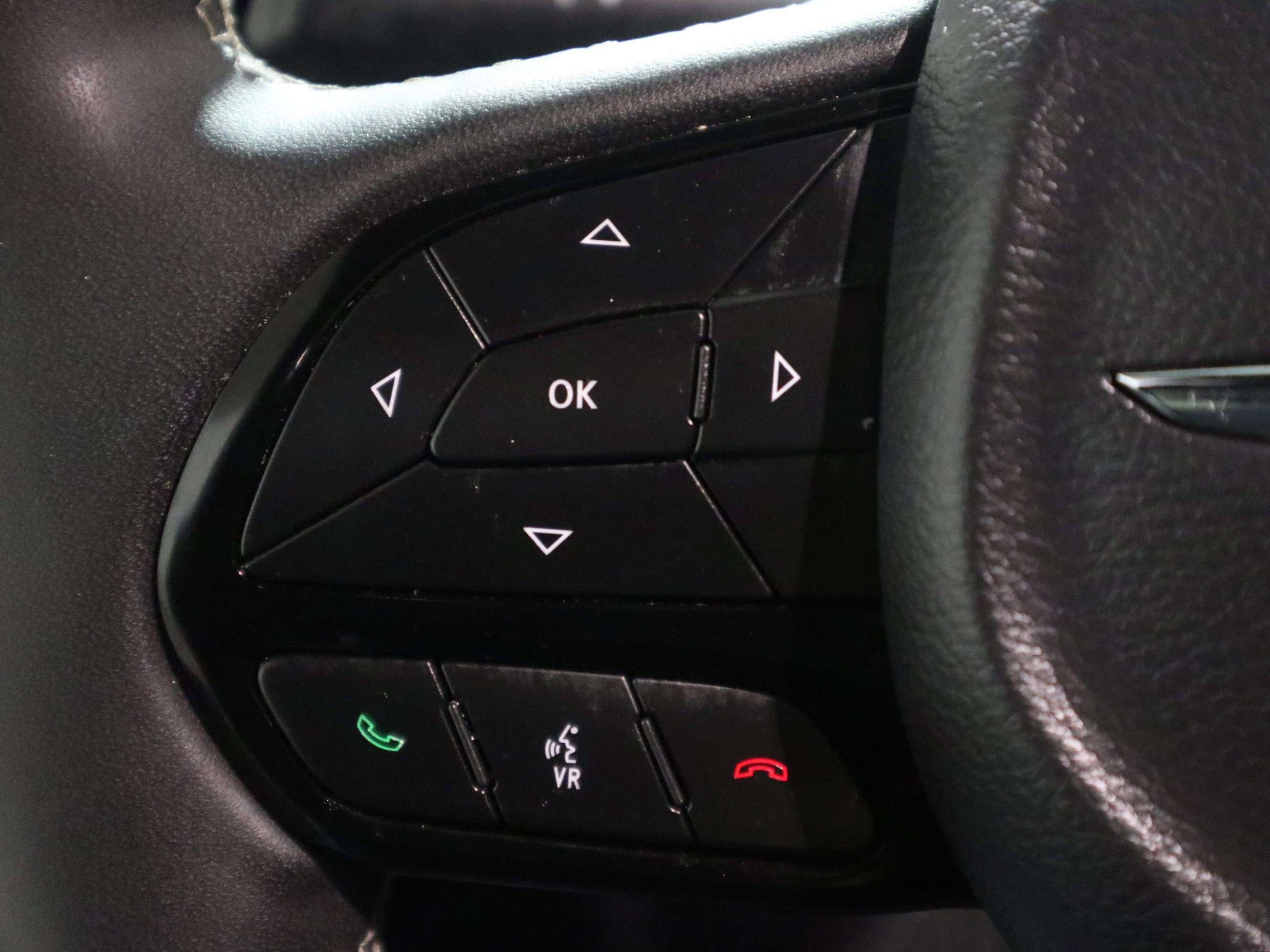 Used 2025 Chrysler Pacifica Limited image 29