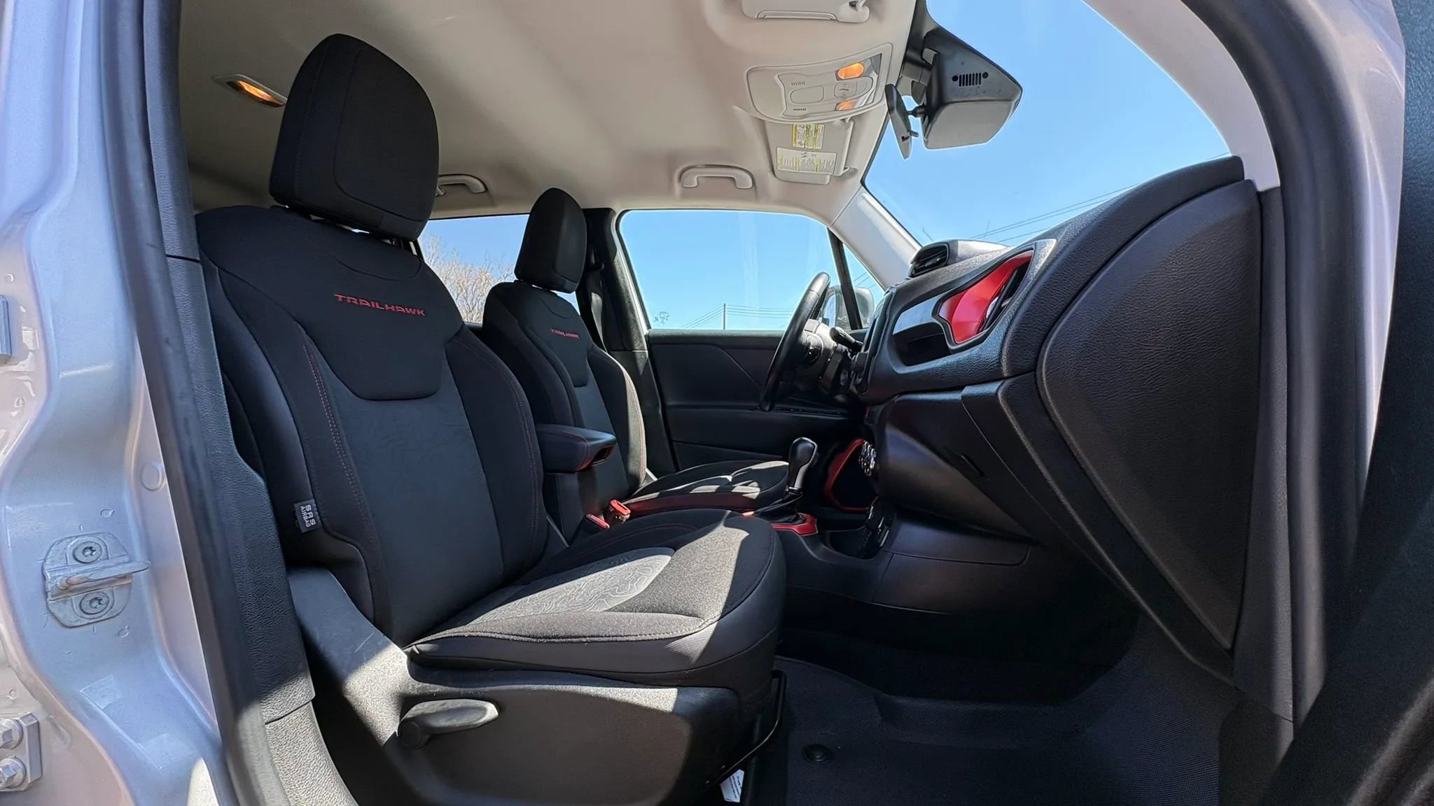 Used 2016 Jeep Renegade Trailhawk AWD/4WD image 31