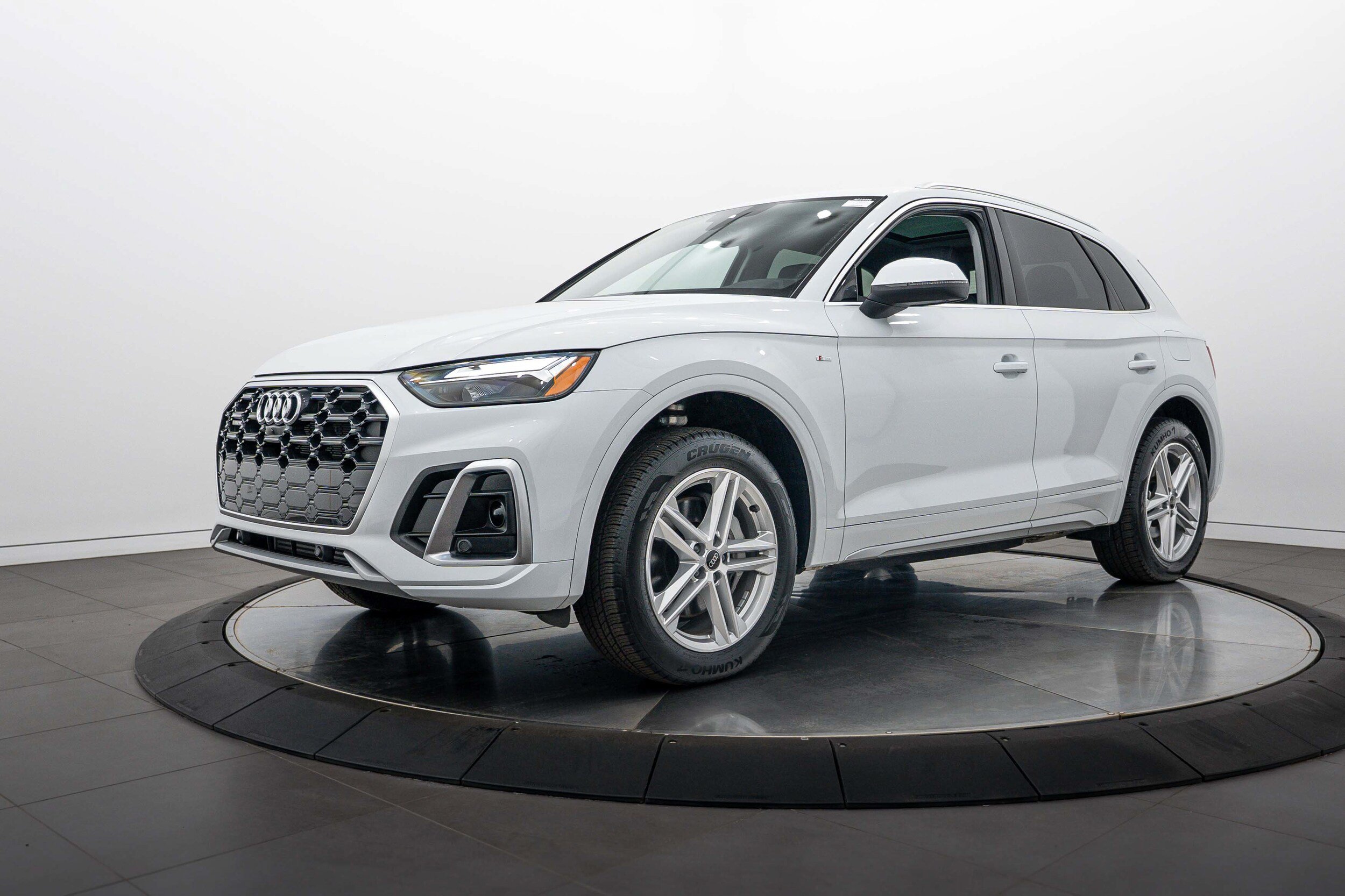 Certified 2025 Audi Q5 e Premium Plus w/ Premium Plus Package AWD/4WD image 7