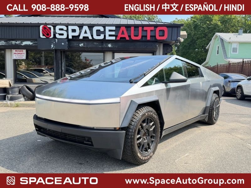 Used 2024 Tesla Cybertruck AWD Crew Cab image 1