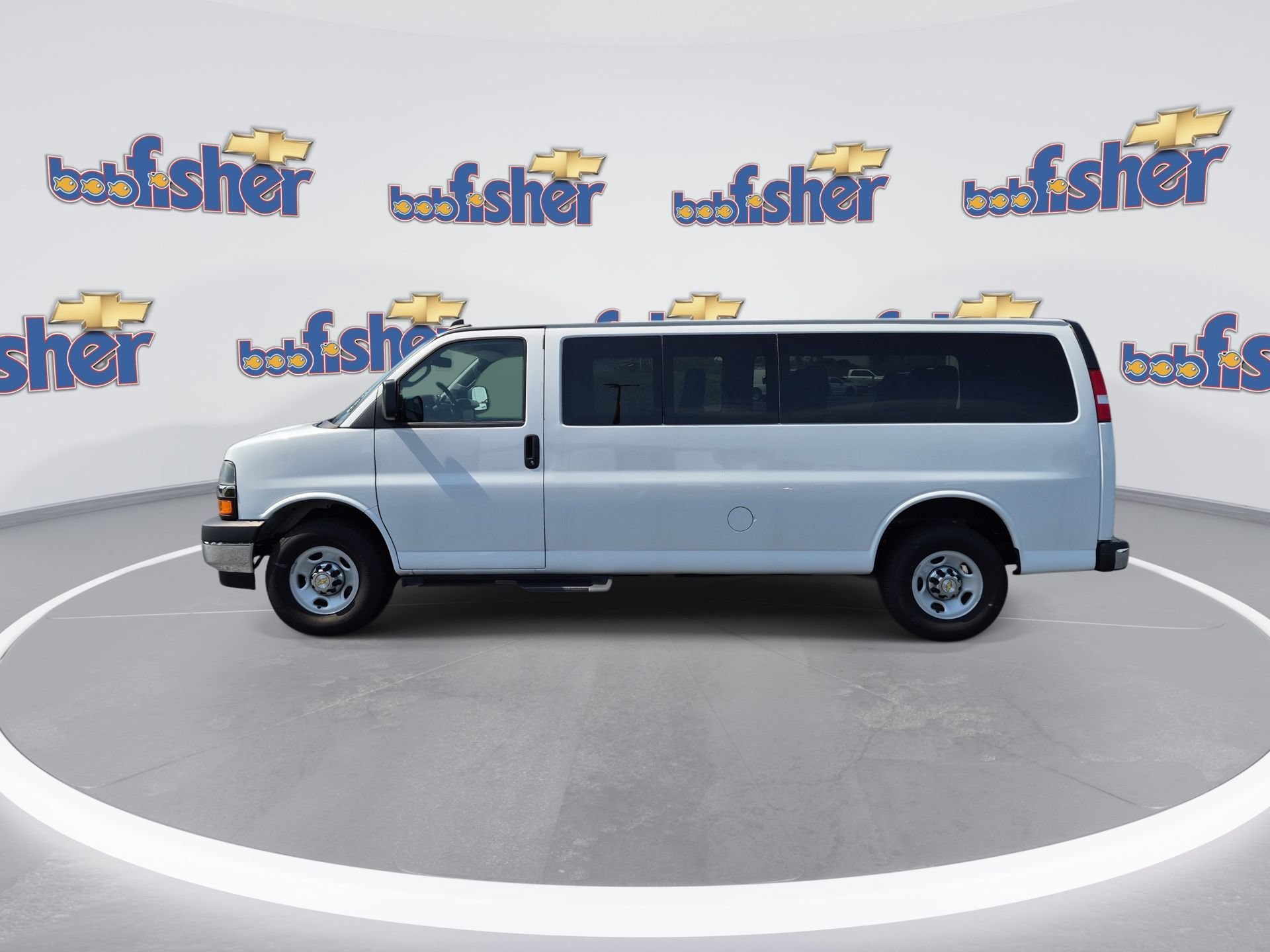 Used 2024 Chevrolet Express 3500 Extended RWD image 5