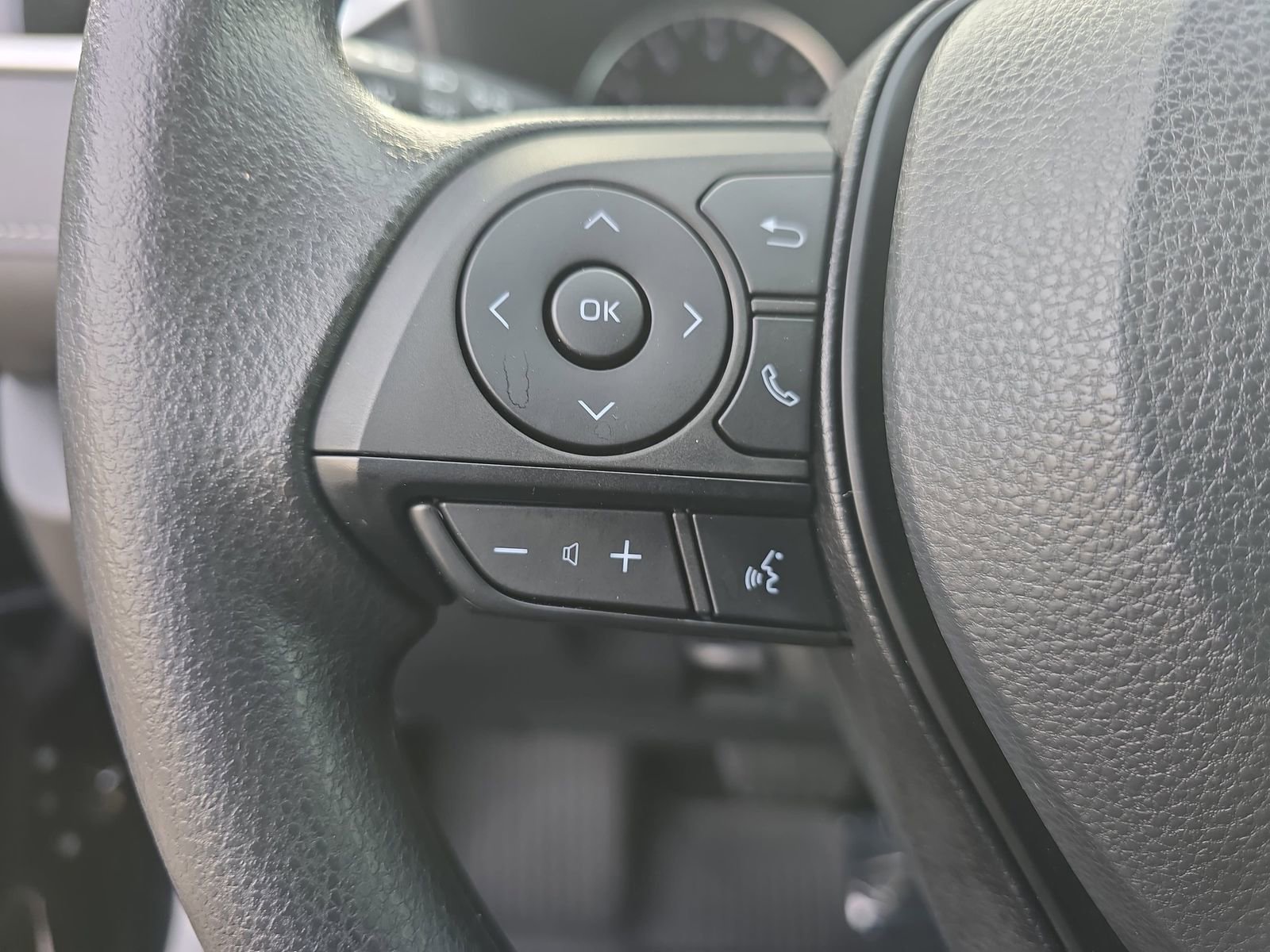 Used 2022 Toyota RAV4 LE image 22