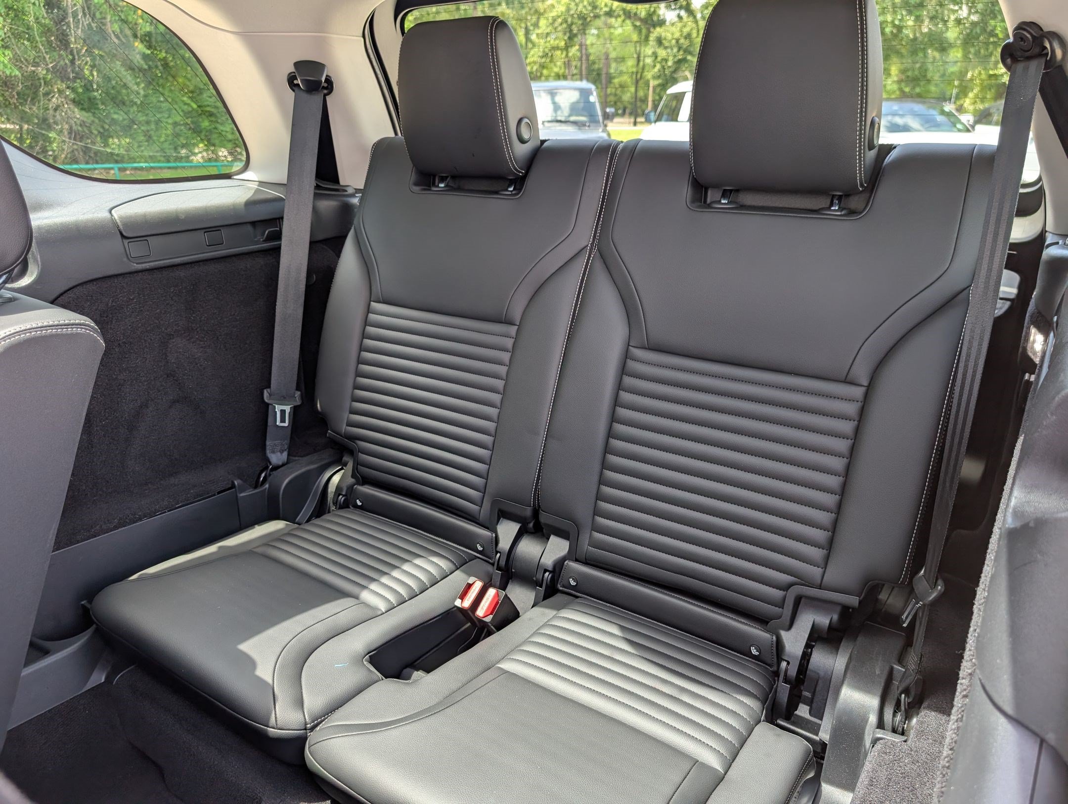 Used 2024 Land Rover Discovery S AWD/4WD image 32