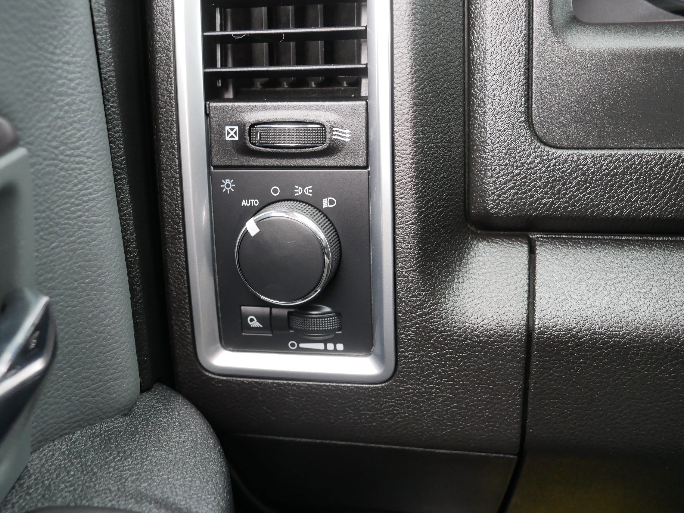 Certified 2024 RAM 1500 Classic SLT image 26